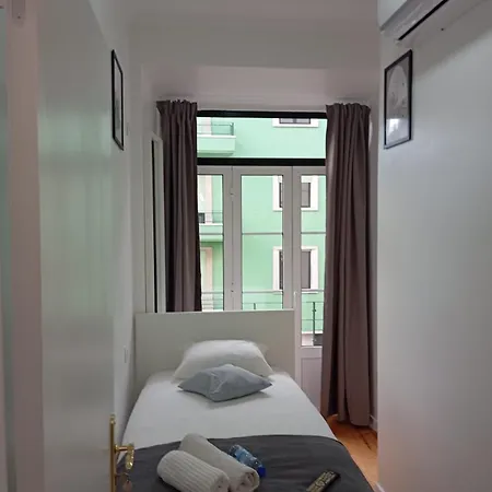 Apartamento Bernardim Ribeiro - 4ª Andar Kwatera prywatna *