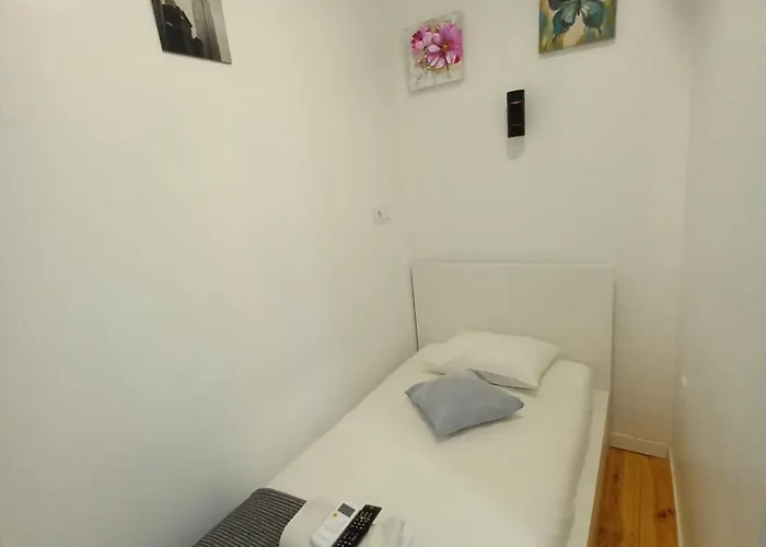 Apartamento Bernardim Ribeiro - 4ª Andar Homestay Lisbon