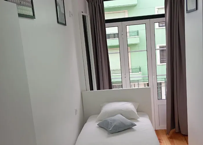 Apartamento Bernardim Ribeiro - 4ª Andar Homestay Lisbon